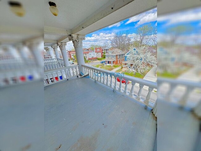 Building Photo - 307 E 43rd St