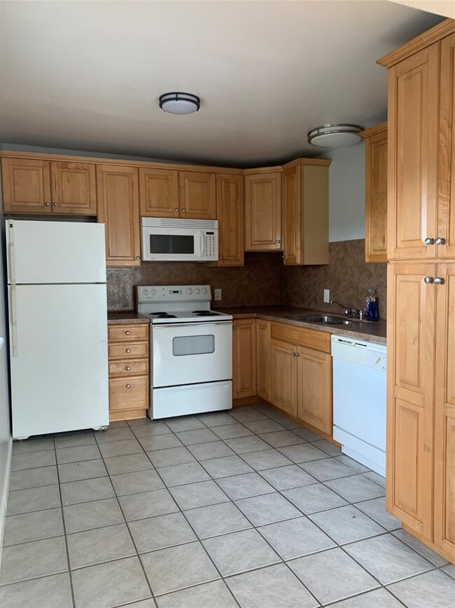 Primary Photo - 213 1st St