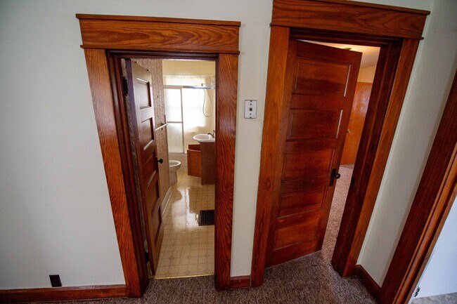 Building Photo - 112 E 15th St