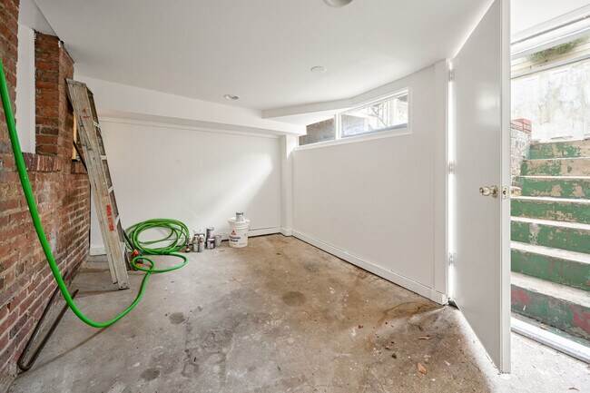 Building Photo - 1264 Owen Pl NE