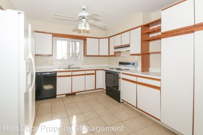 Building Photo - 7450 Lions Head Dr