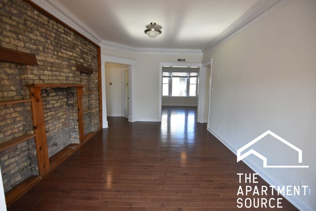 Building Photo - 3804 N Pine Grove Ave