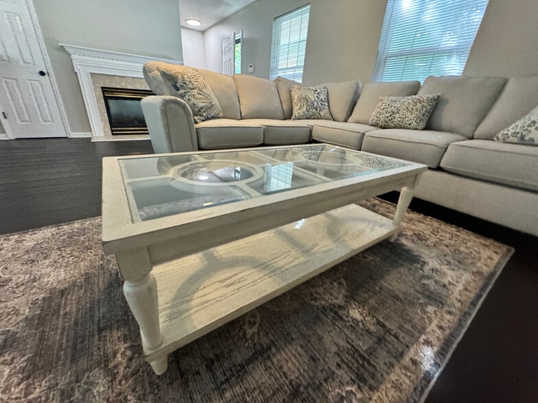 Building Photo - Room in House on Feldspar Way