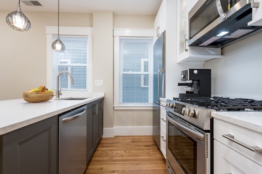 Building Photo - 23 Howard St