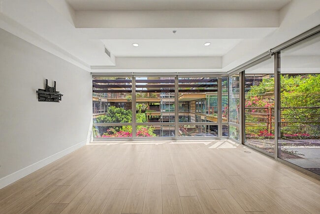 Building Photo - 7147 E Rancho Vista Dr