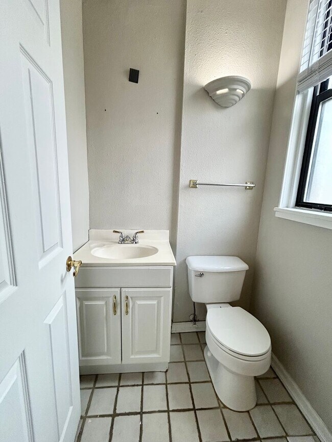 Building Photo - 2300 S 9th St