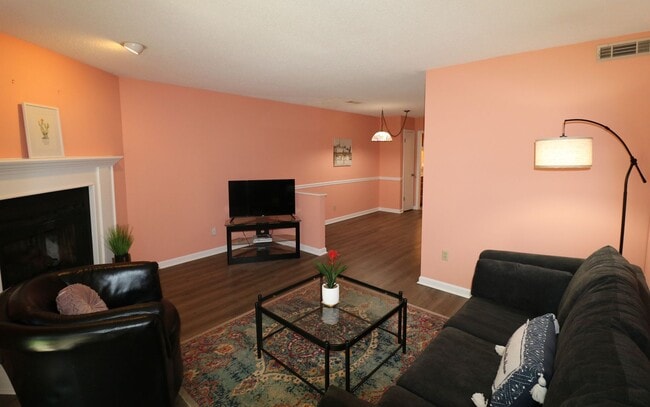 Building Photo - 171 Forest View Dr