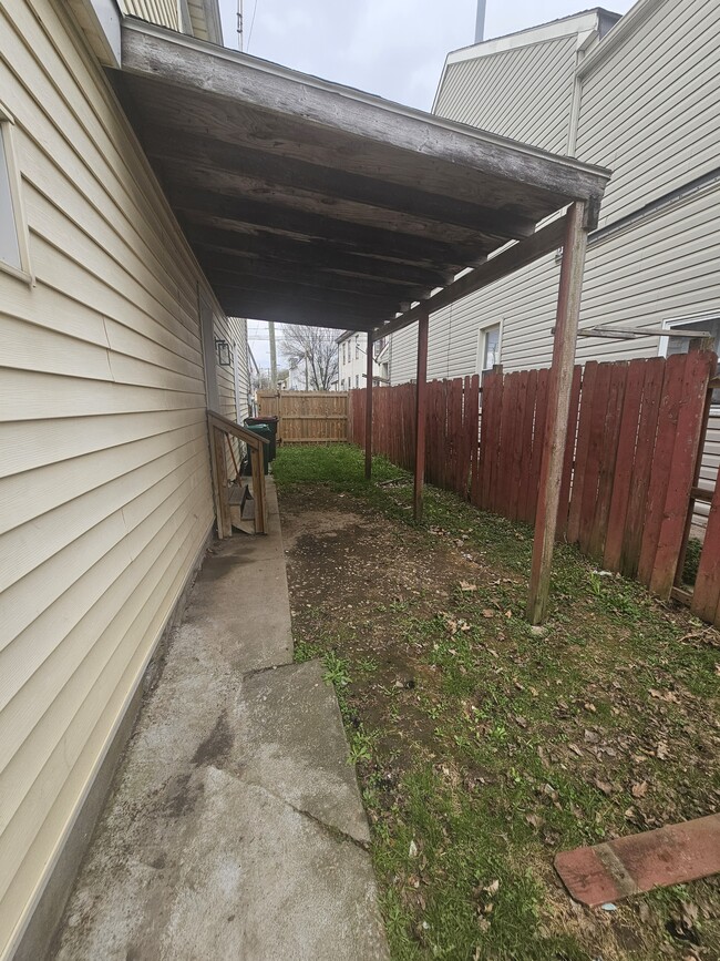 Building Photo - 330 S 9th St