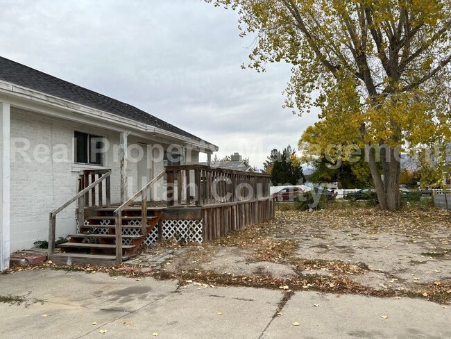 Building Photo - Recently Renovated Orem Home