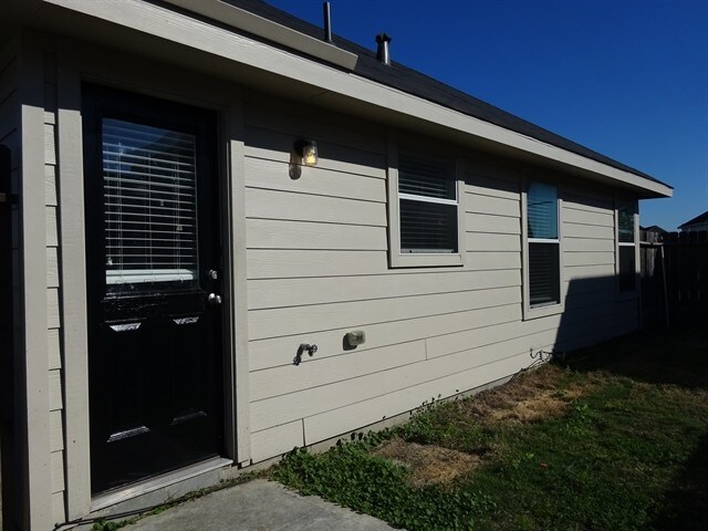 Building Photo - 16355 Royal Fort Ln