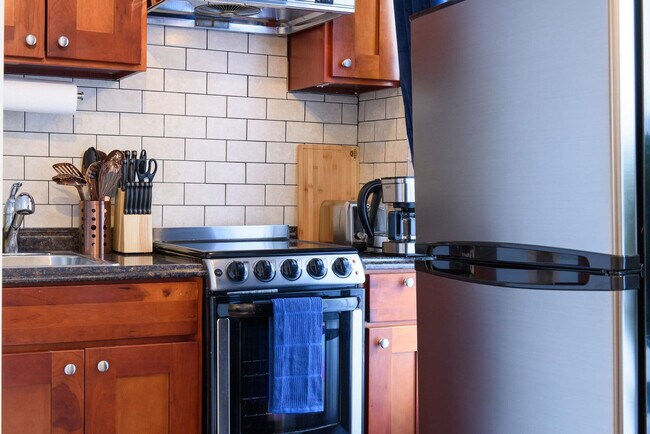 Building Photo - 69 Clinton St