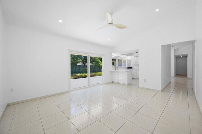 Building Photo - 9515 SW 118th Ct