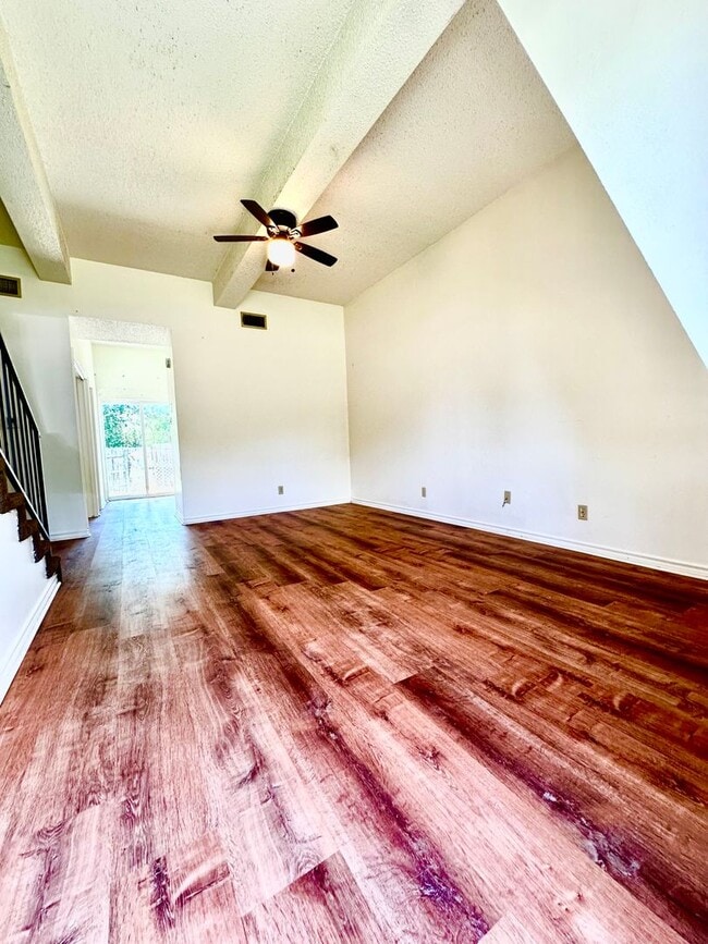 Building Photo - 2 Bedroom Apartment in Kerrvillle