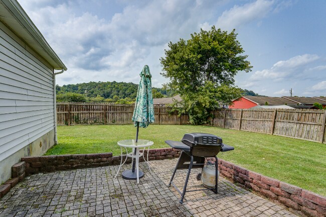 Building Photo - 2027 Katelyn Dr