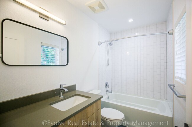 Building Photo - Evolve Real Estate: Stunning Smart Home in Vibrant West Denver! Available March 27th