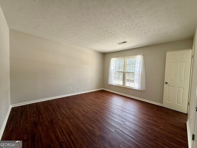 Building Photo - 151 Old Ferry Way