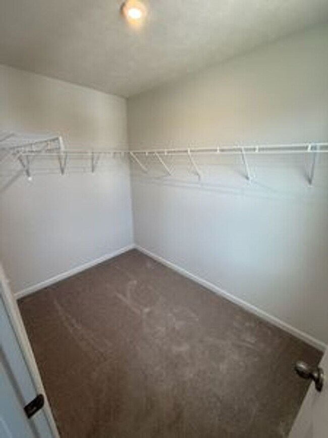 Building Photo - Beautiful 4 Bedroom Home for Rent