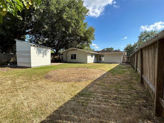 Building Photo - 6738 Hendon Ln