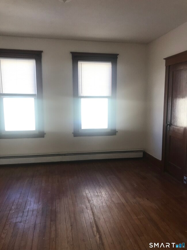 Building Photo - 155 Smith St