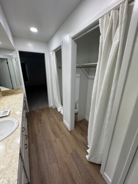Primary Bedroom Ensuite 1/2 - 4999 S Eastridge Ln