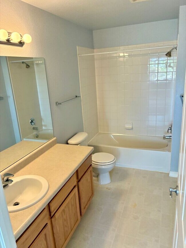 Building Photo - Beautiful and Spacious 3 Bed, 3.5 Bath Townhome in SE Fort Collins. Detached 1 Car Garage. Water/...