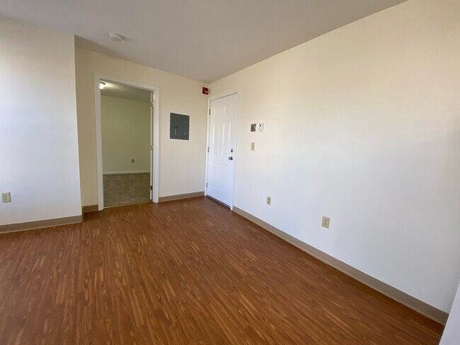 Building Photo - 4 Martin St