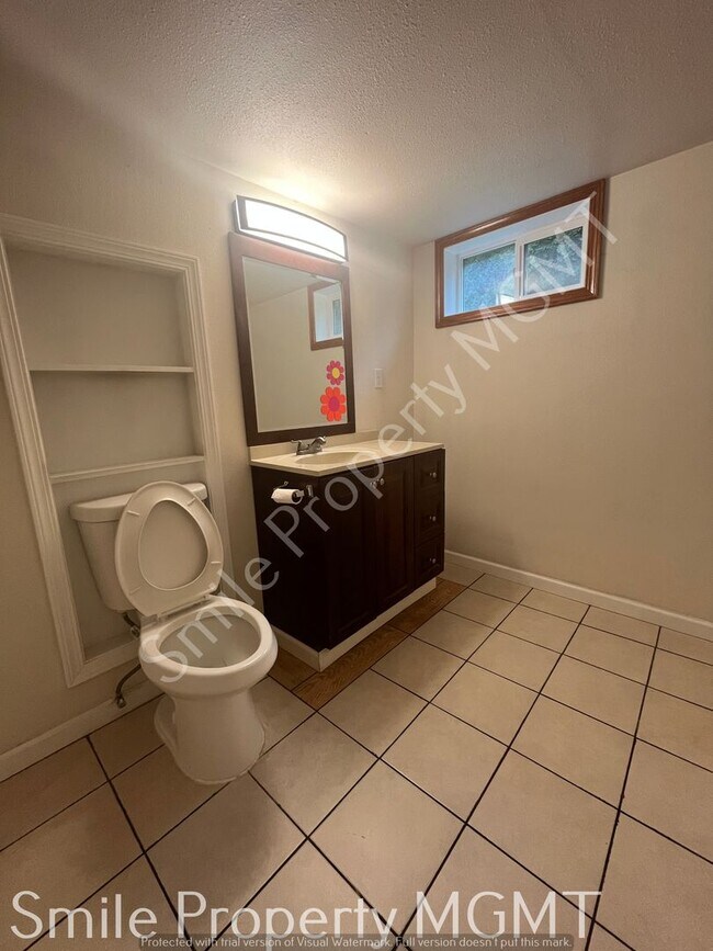 Building Photo - single house