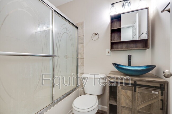 Building Photo - 9609 Helmsley Way