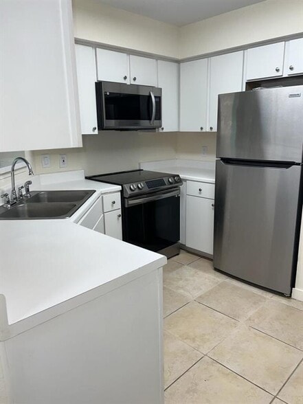 Kitchen - 2350 NW 27th St