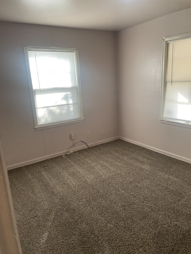 Building Photo - 1658 N Bluff St