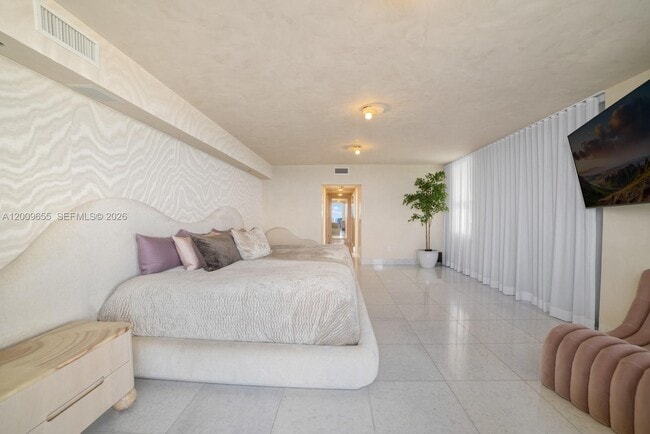 Building Photo - 5801 Collins Ave