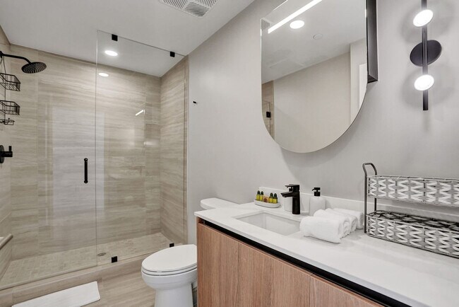 Building Photo - 580 72nd St