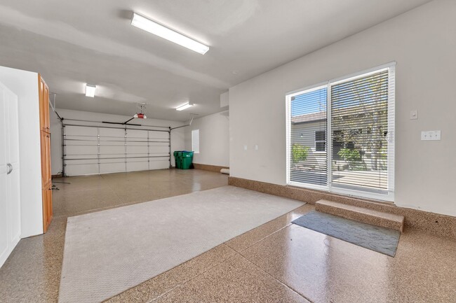 Building Photo - Upper Manzanita Home With City View