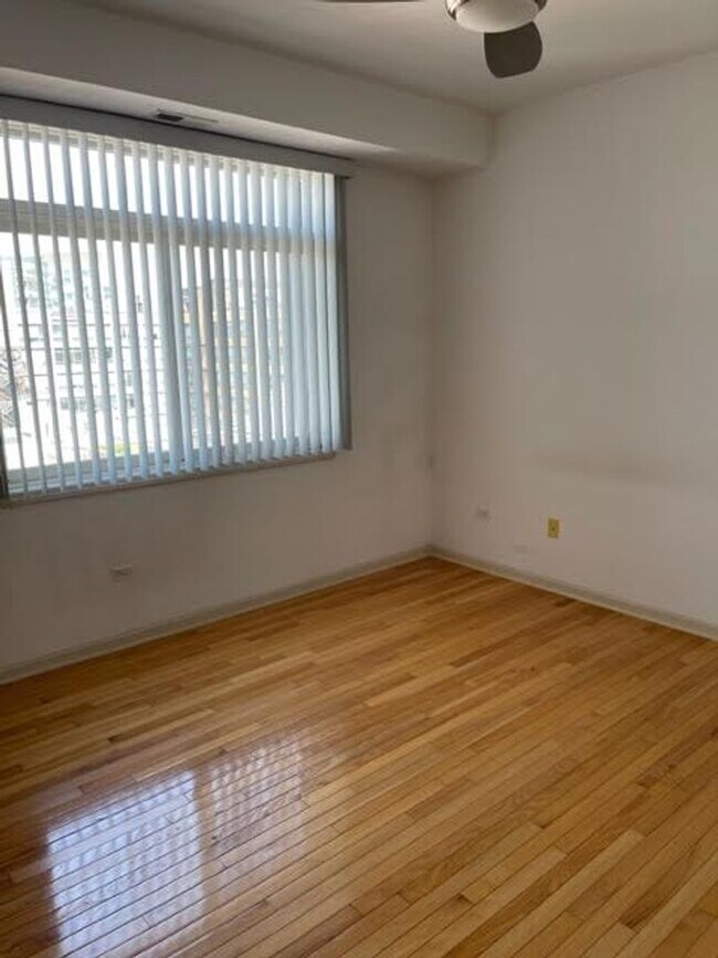 Building Photo - 1 Bed 1 Bathroom River West