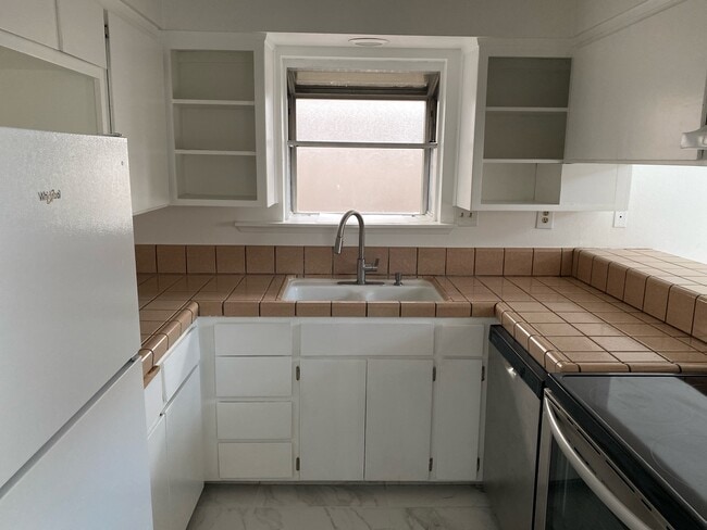 Building Photo - 1030 Kaweah St