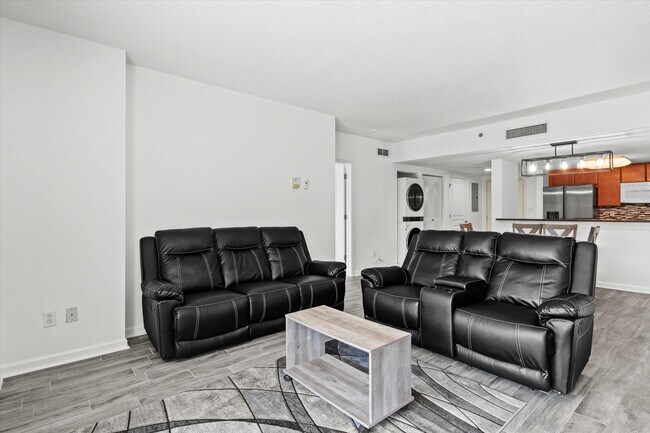 Building Photo - 300 S Duval St