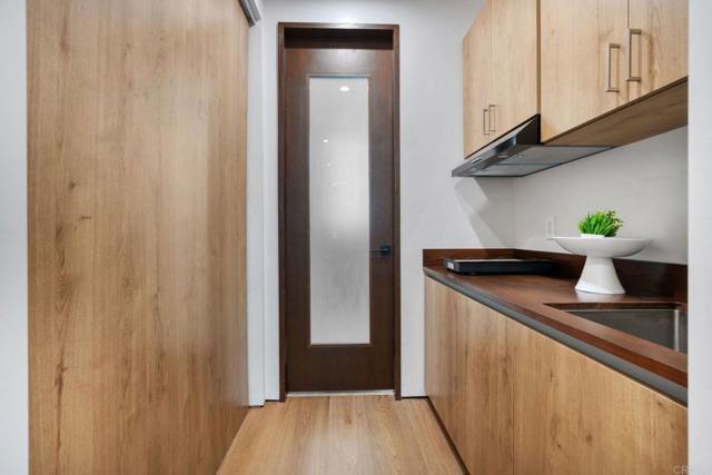 Building Photo - 5610 Bellevue Ave