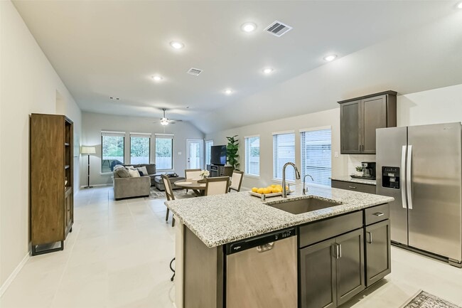 Building Photo - 1337 Lakeside Crk Rd