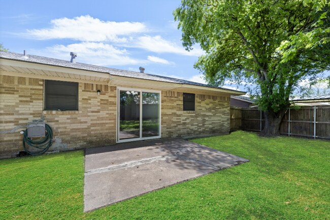 Building Photo - 3502 S Dakota Dr