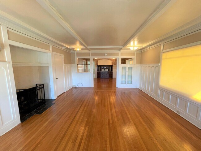 Building Photo - 1093 E Main St