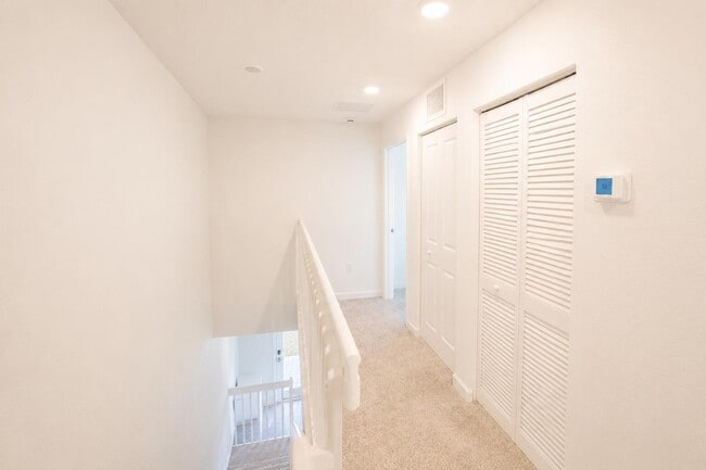 Building Photo - 5085 SW 37th St