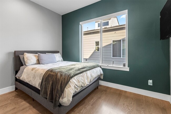 Building Photo - 2104 Dennis St