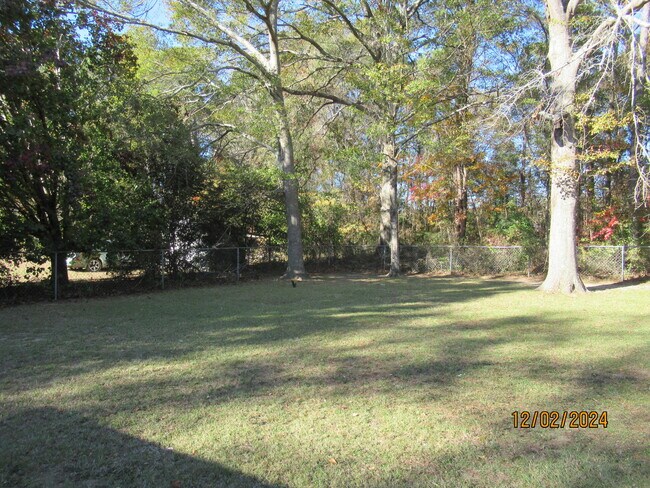 Building Photo - 3840 Oleander Dr