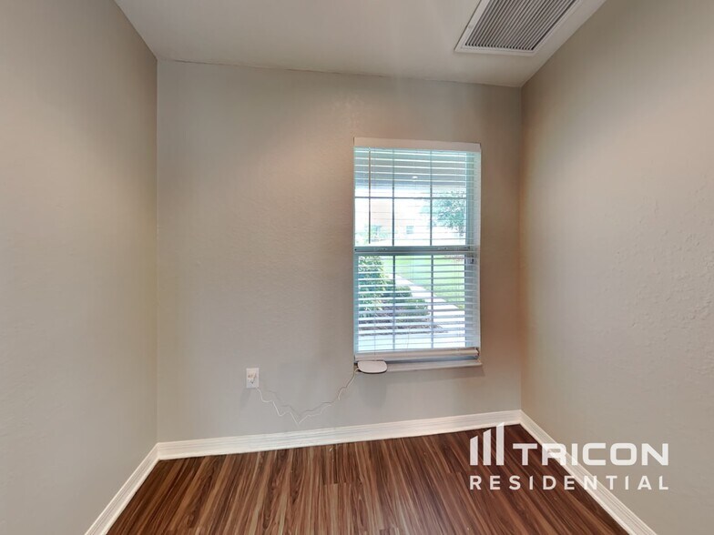 Building Photo - 113 Solis Dr
