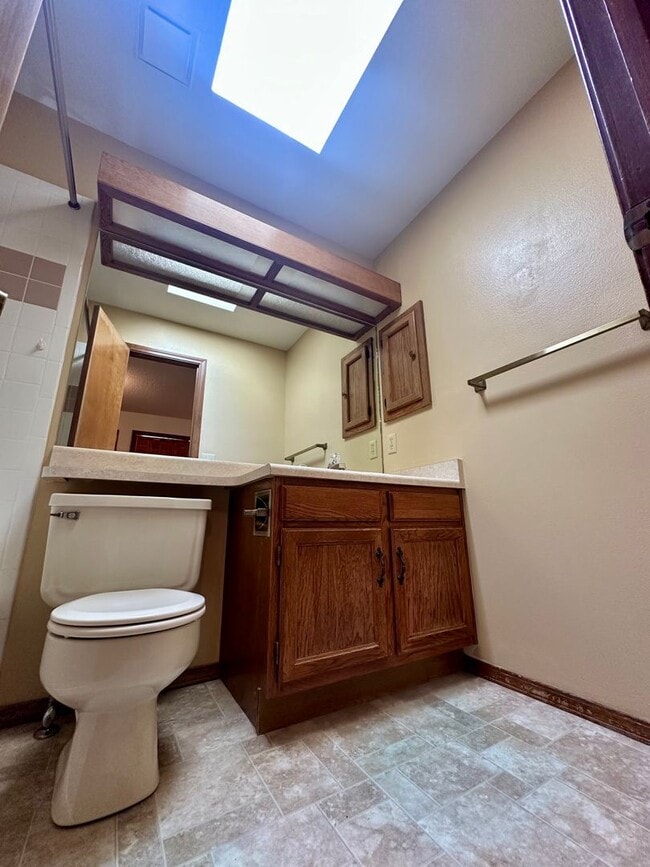 Building Photo - Spacious 4BD w/ A/C in Desirable Briargate...