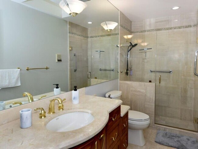 Building Photo - 5979 Pinebrook Dr