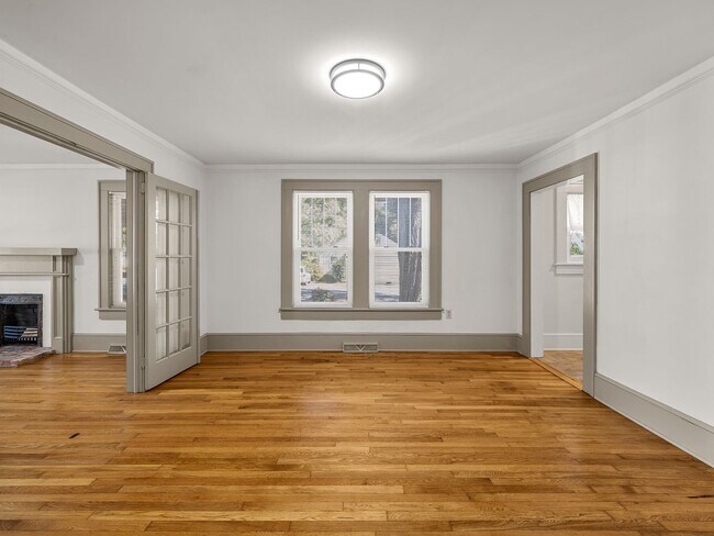 Building Photo - Downtown Greer Charmer: Spacious 3-Bed, 2 BA Home with Screened Porch, Carport & Hardwoods, NO AP...