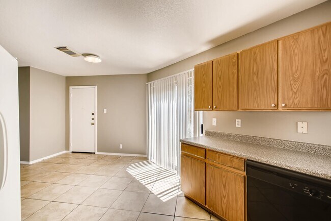 Building Photo - 4BR/2.5 Bath near the San Antonio Medical Center!!!