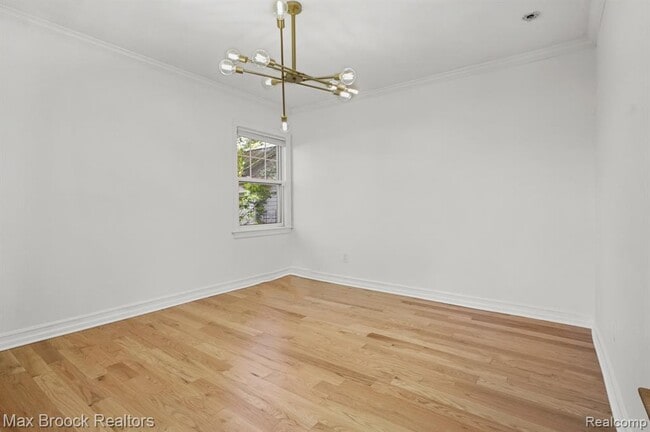 Building Photo - 2120 Buckingham Ave