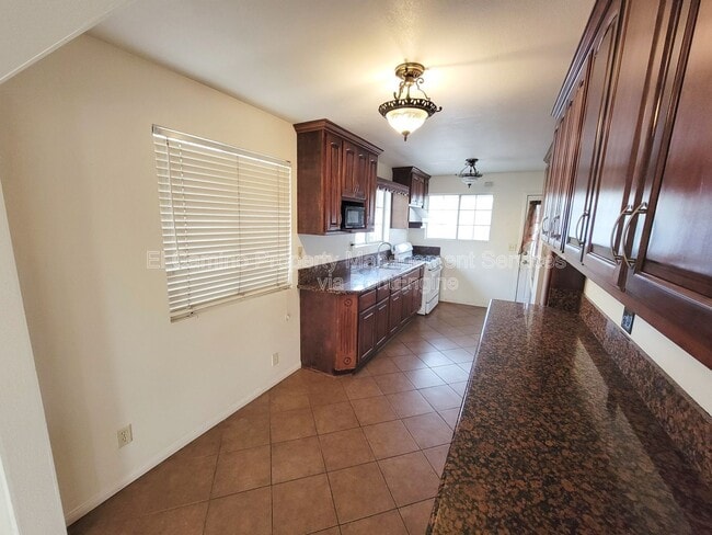 Building Photo - 734 Williamson Ave